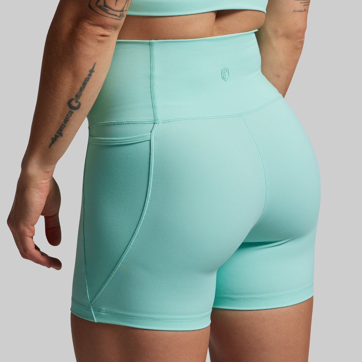 Eccentric Short (Cascade)